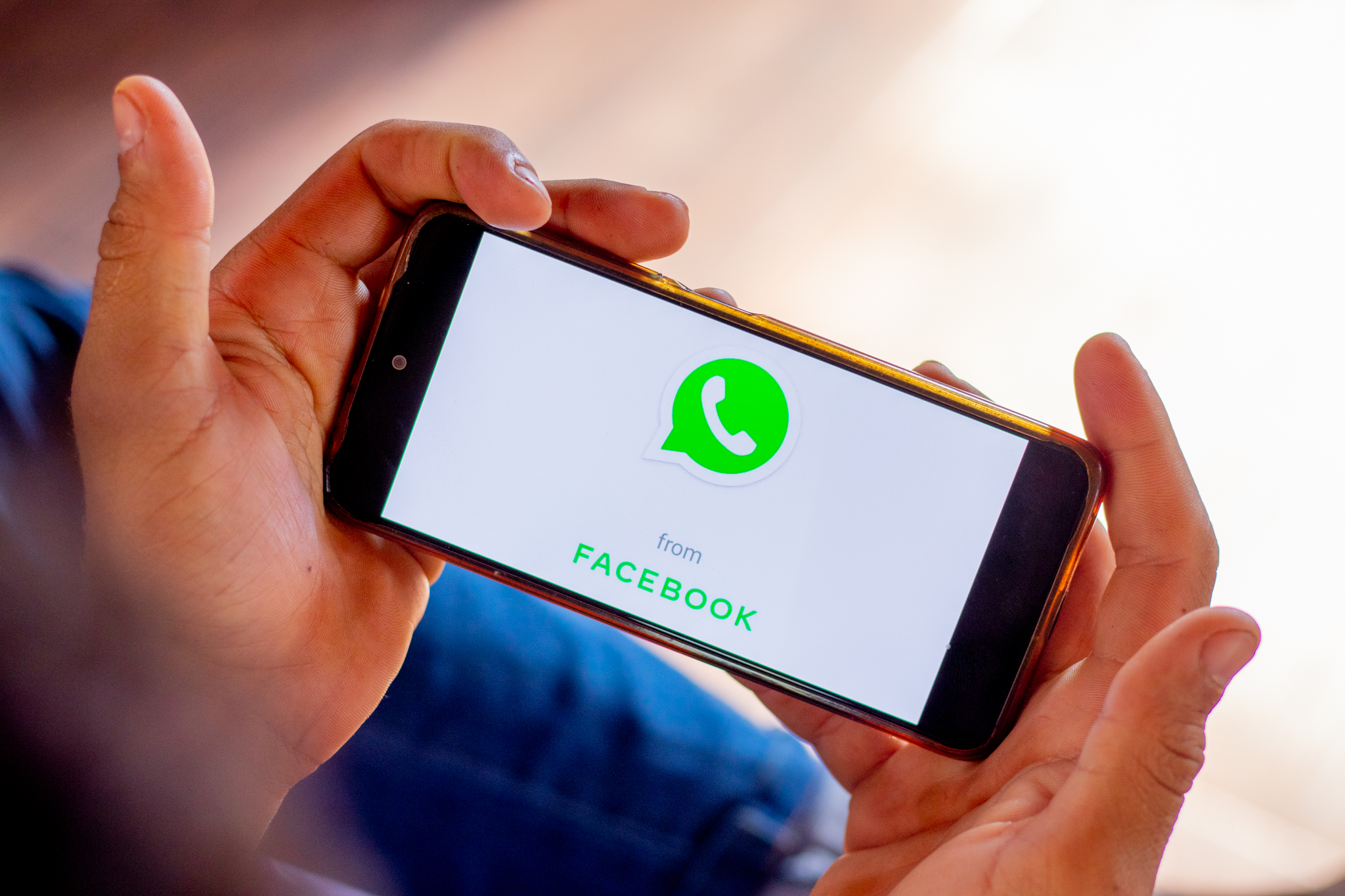 WhatsApp ilimitado! Governo irá LIBERAR internet de graça para famílias de baixa renda