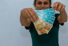 2 SALÁRIOS na conta! Aprenda a liberar um AUXÍLIO de R$ 3 mil com estes PASSOS