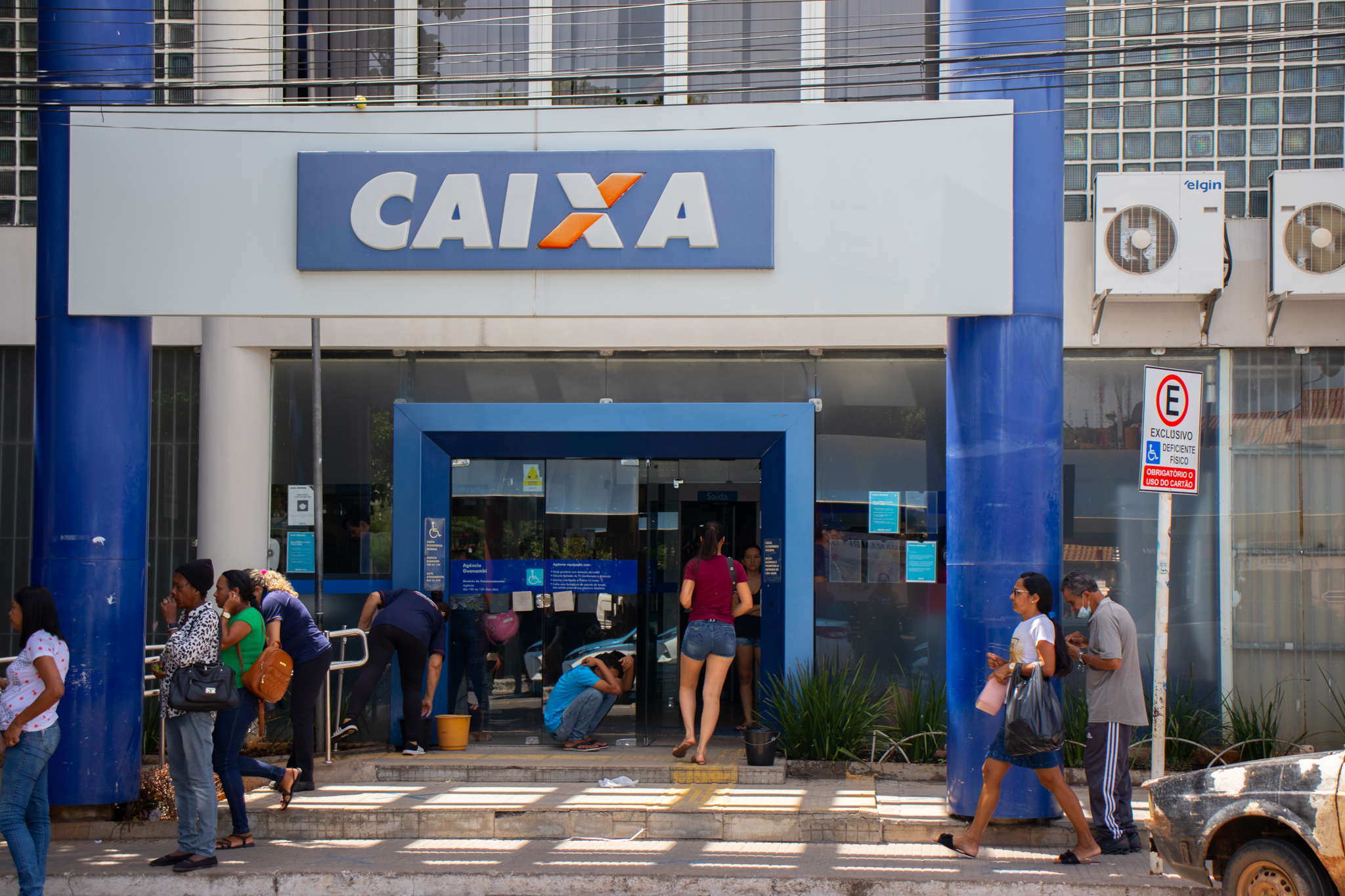 CAIXA ensina brasileiros a consultarem seus BENEFÍCIOS; aprenda o passo a passo