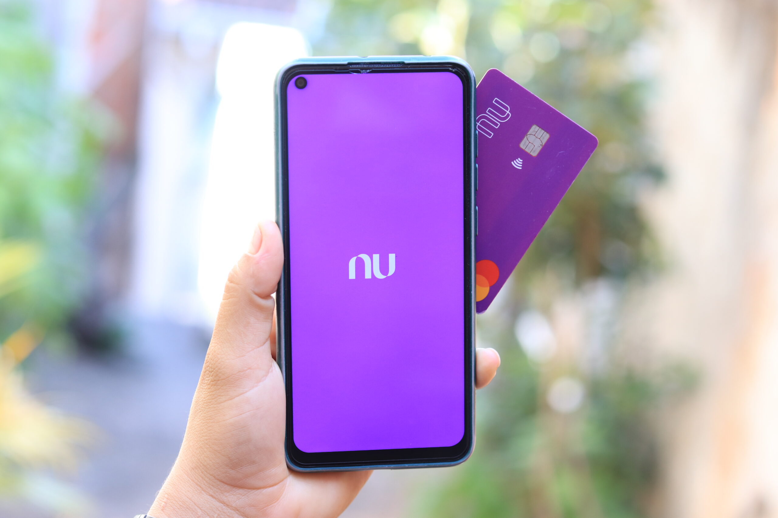 É cliente do Nubank? O roxinho avisou que tem R$ 10 MIL esperando por você no app; realize logo o saque