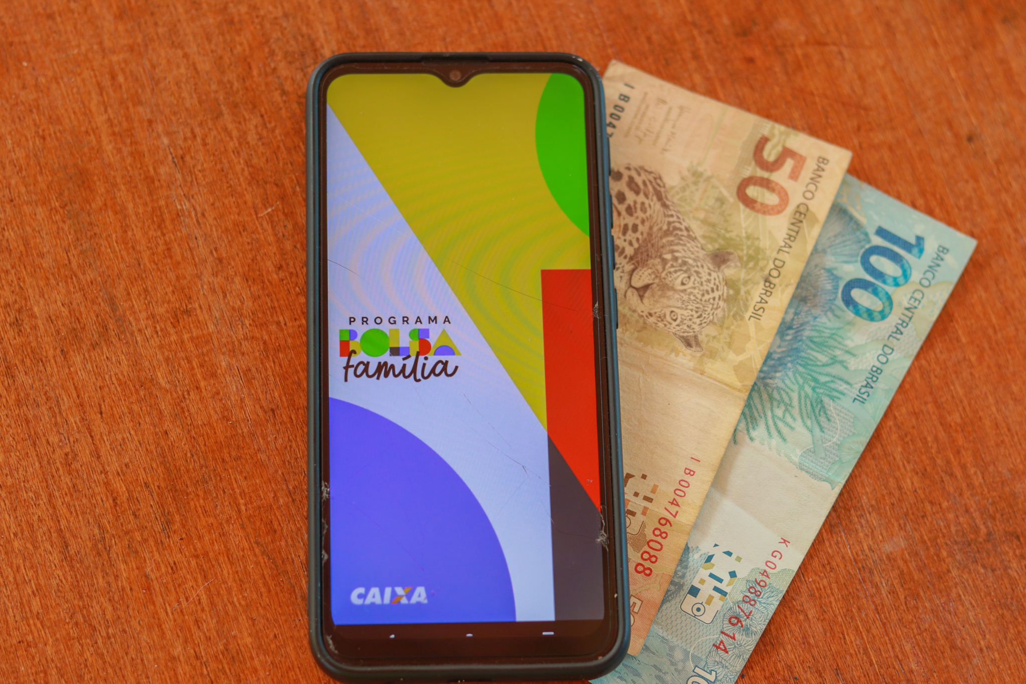 É possível LIBERAR o pagamento do Bolsa Família em um segundo CELULAR? Descubra!