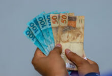 FIM da linha! Governo confirma quais brasileiros NÃO poderão mais receber AUXÍLIO; você pode estar na lista