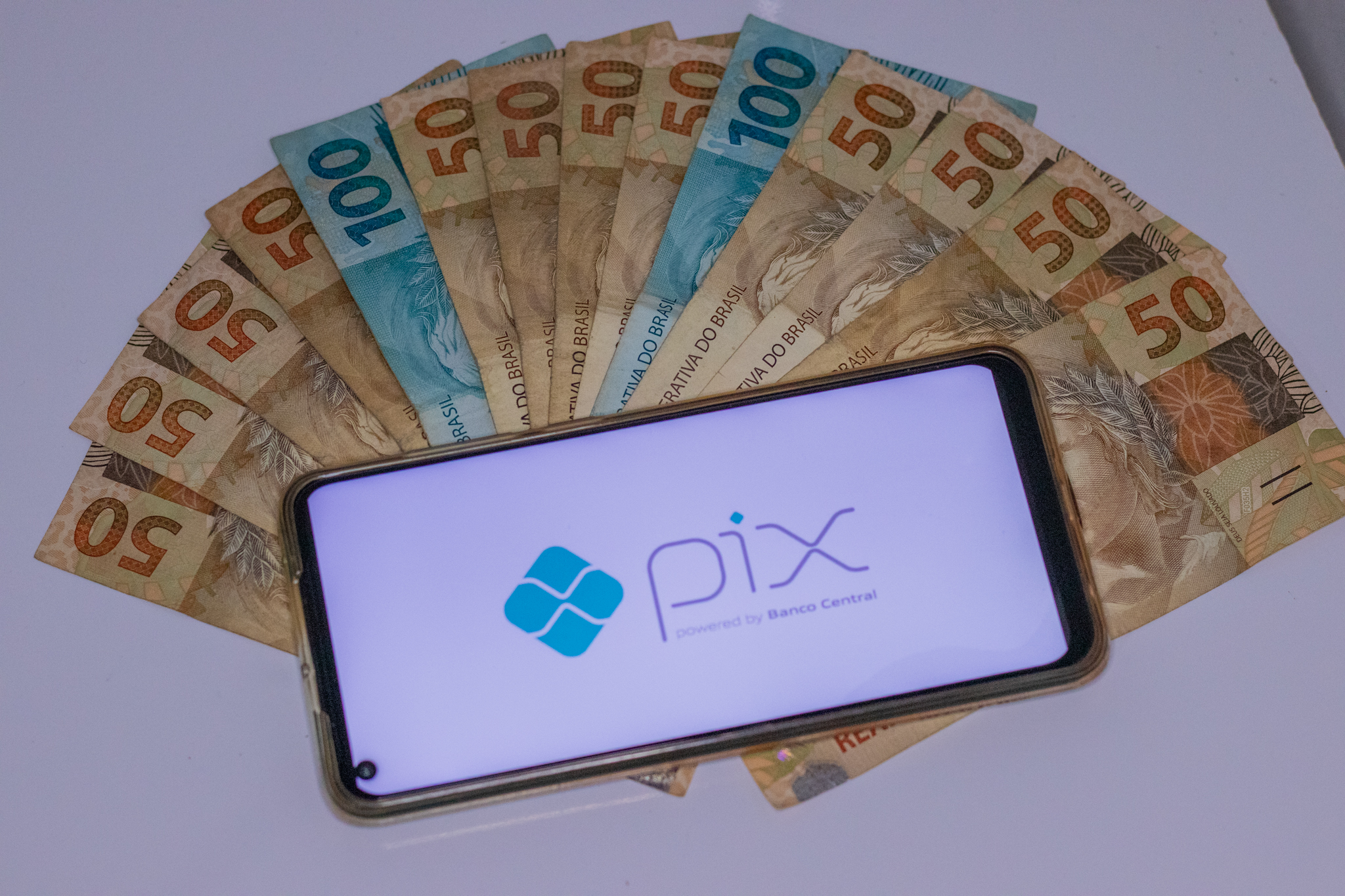 Governo autorizou Pix de R$ 1.412,00 para brasileiros que fazem aniversário nos meses 09 e 10; Confira quem recebe
