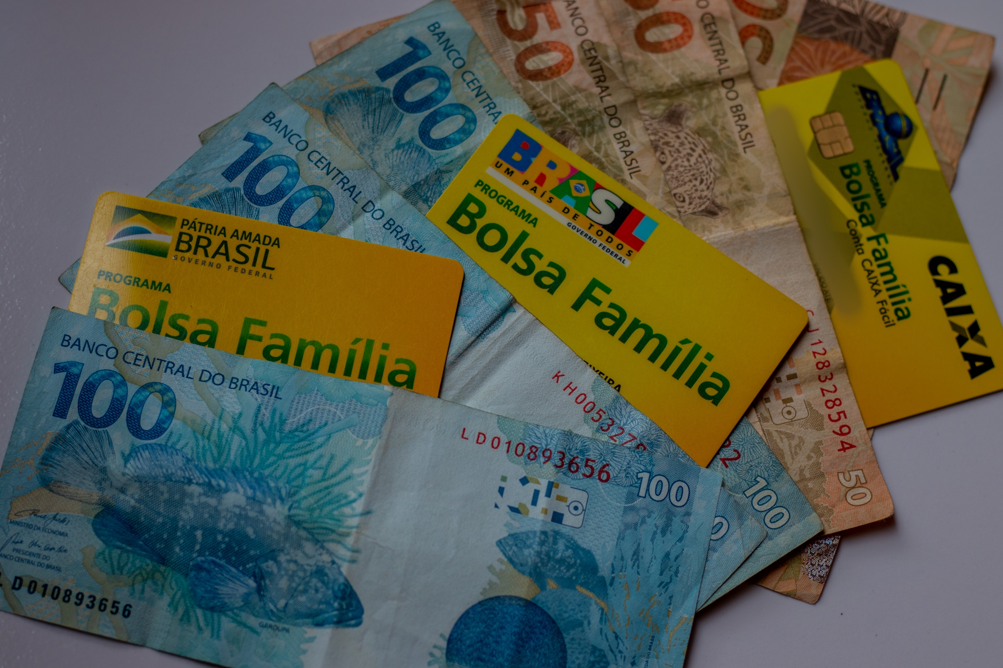 Governo distribui R$ 14 BILHÕES com o Bolsa Família; veja como sacar