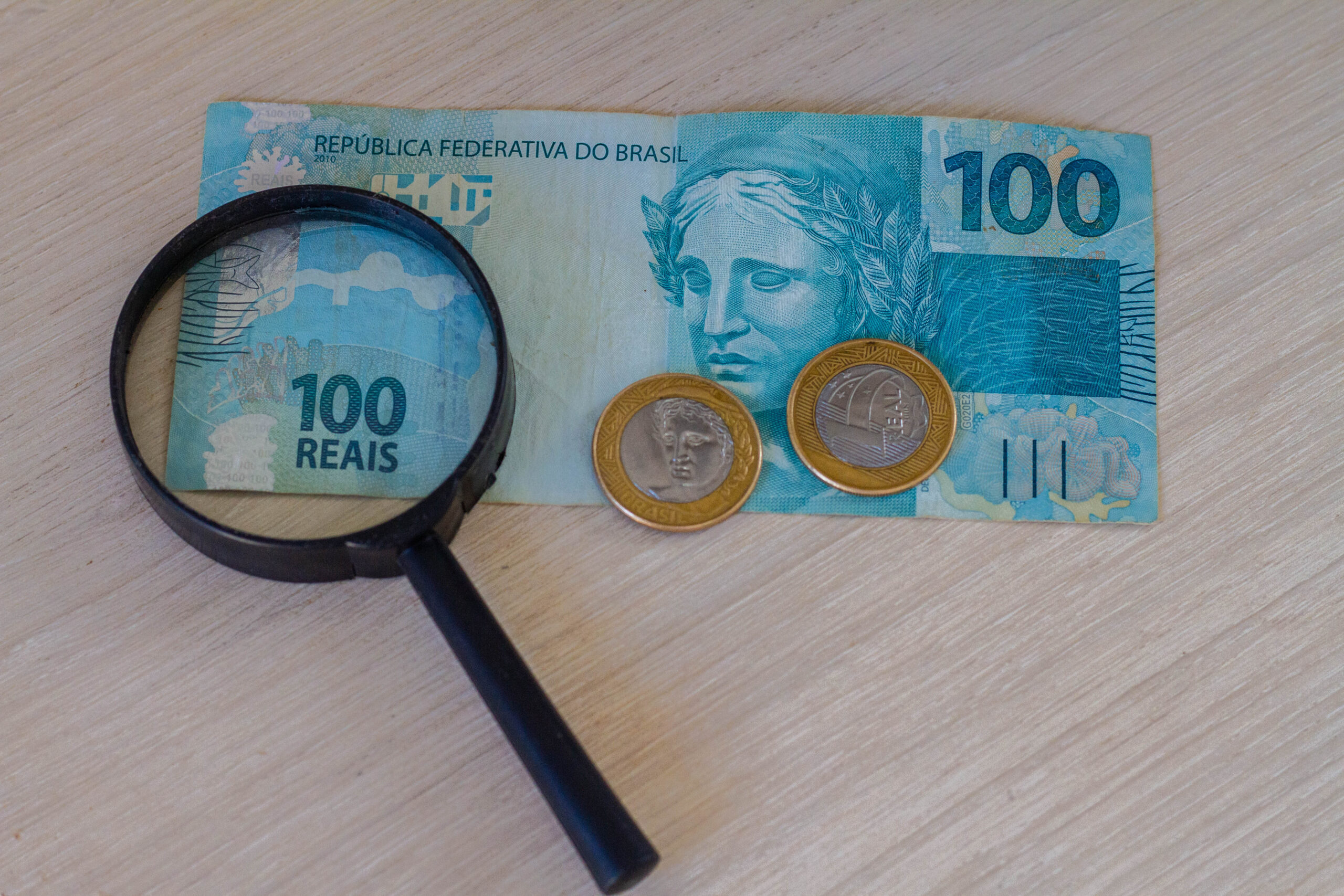 Mais dinheiro a caminho! Benefício EXTRA de R$ 100 LIBERADO para grupo de brasileiros