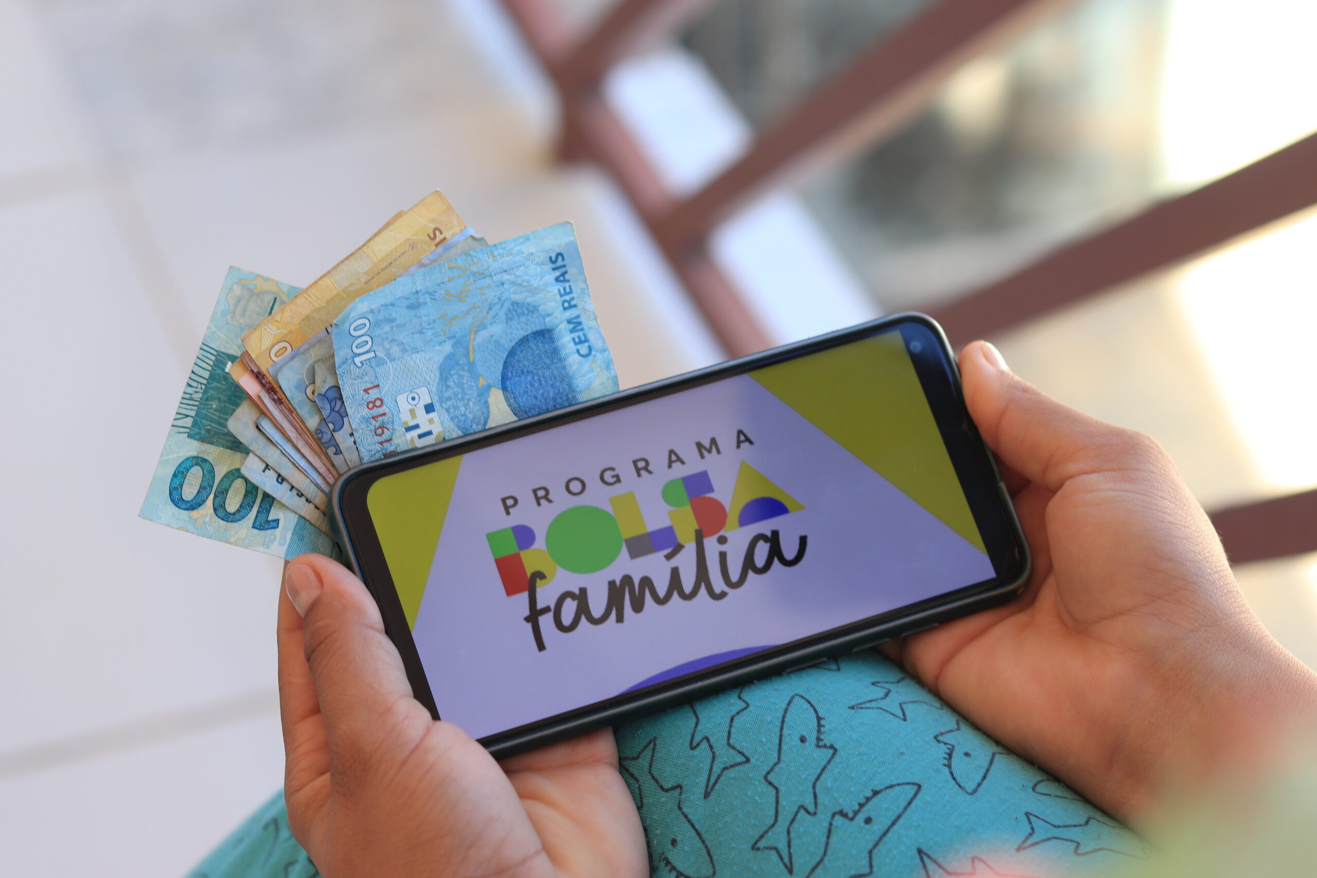 Mulheres que recebem o Bolsa Família agora podem garantir auxílio aposentadoria de R$ 1.412,00 todos os meses; Veja como garantir
