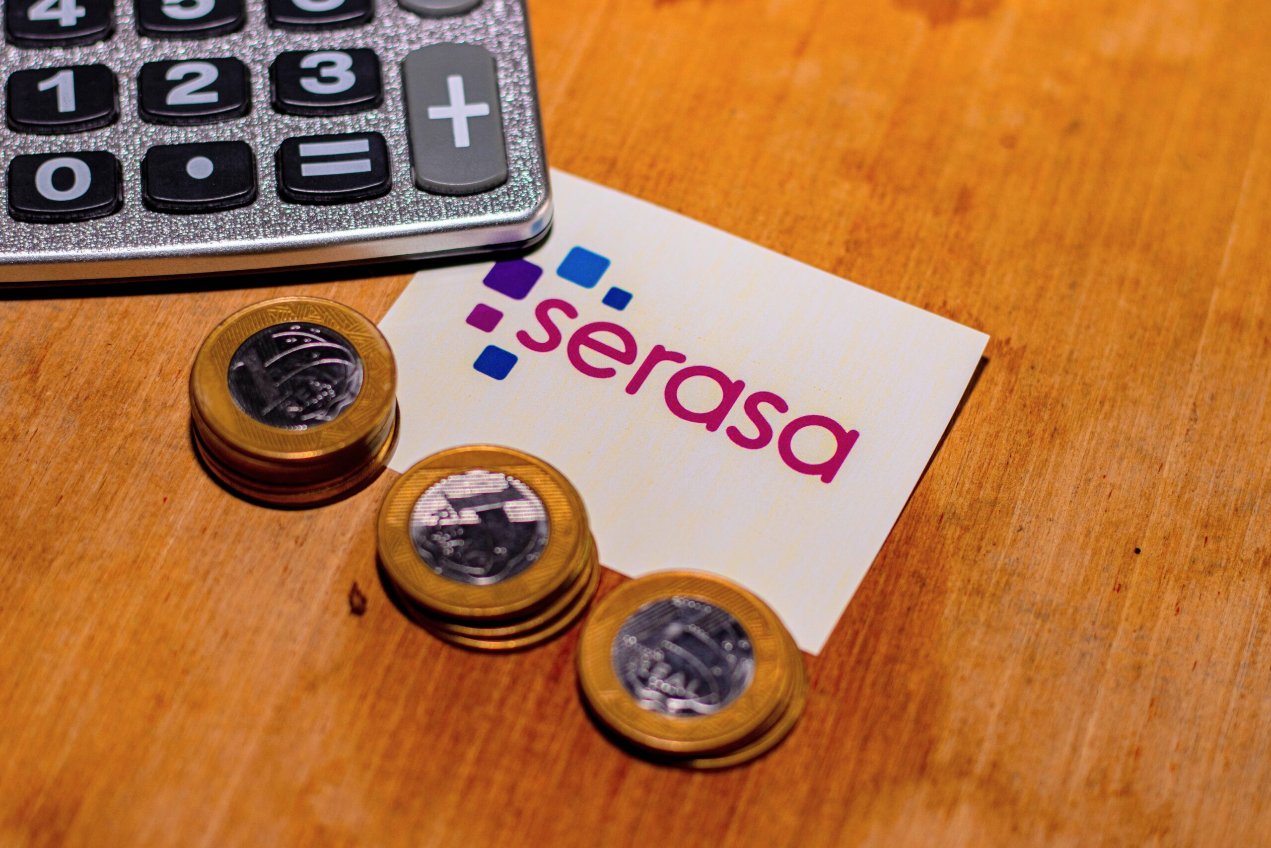 Serasa ativa modo VERDE e libera super desconto para brasileiros que estão negativados; Confira