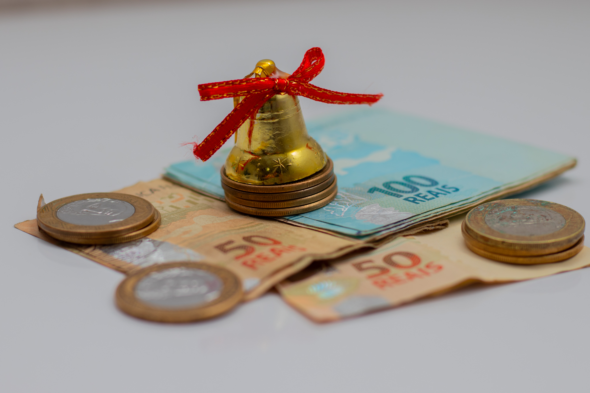 Abono Salarial: idosos começam a receber Valor SURPRESA em suas contas; Aprenda a sacar