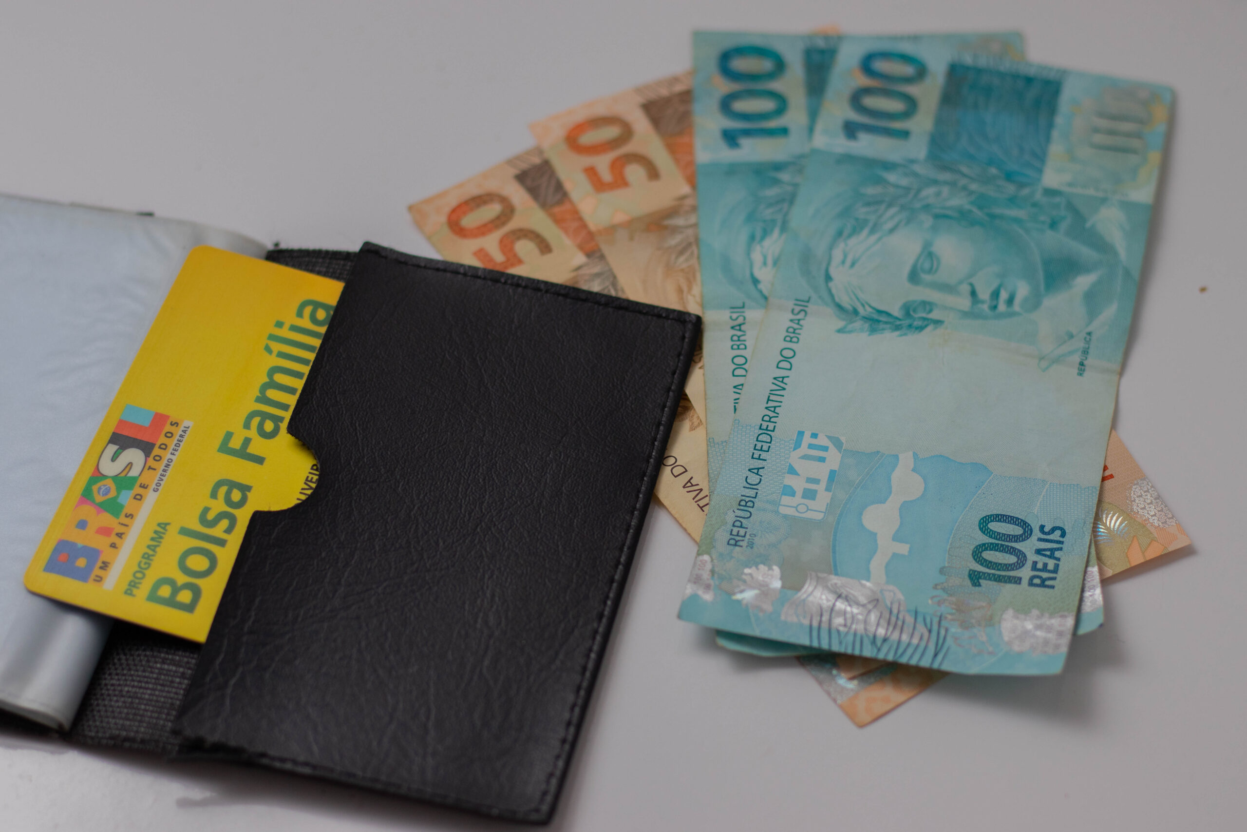 Auxílio-doença + Bolsa Família: posso UNIR os dois BENEFÍCIOS?
