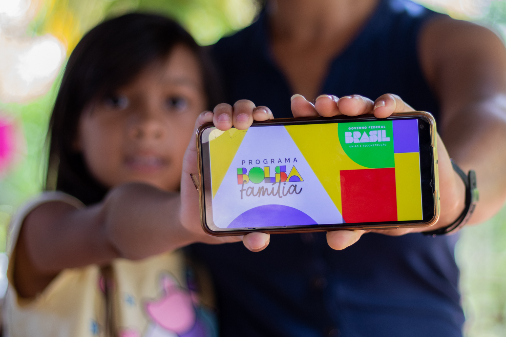 Beneficiários do Bolsa Família relatam PROBLEMA para consultar 13°: não aparece no EXTRATO!