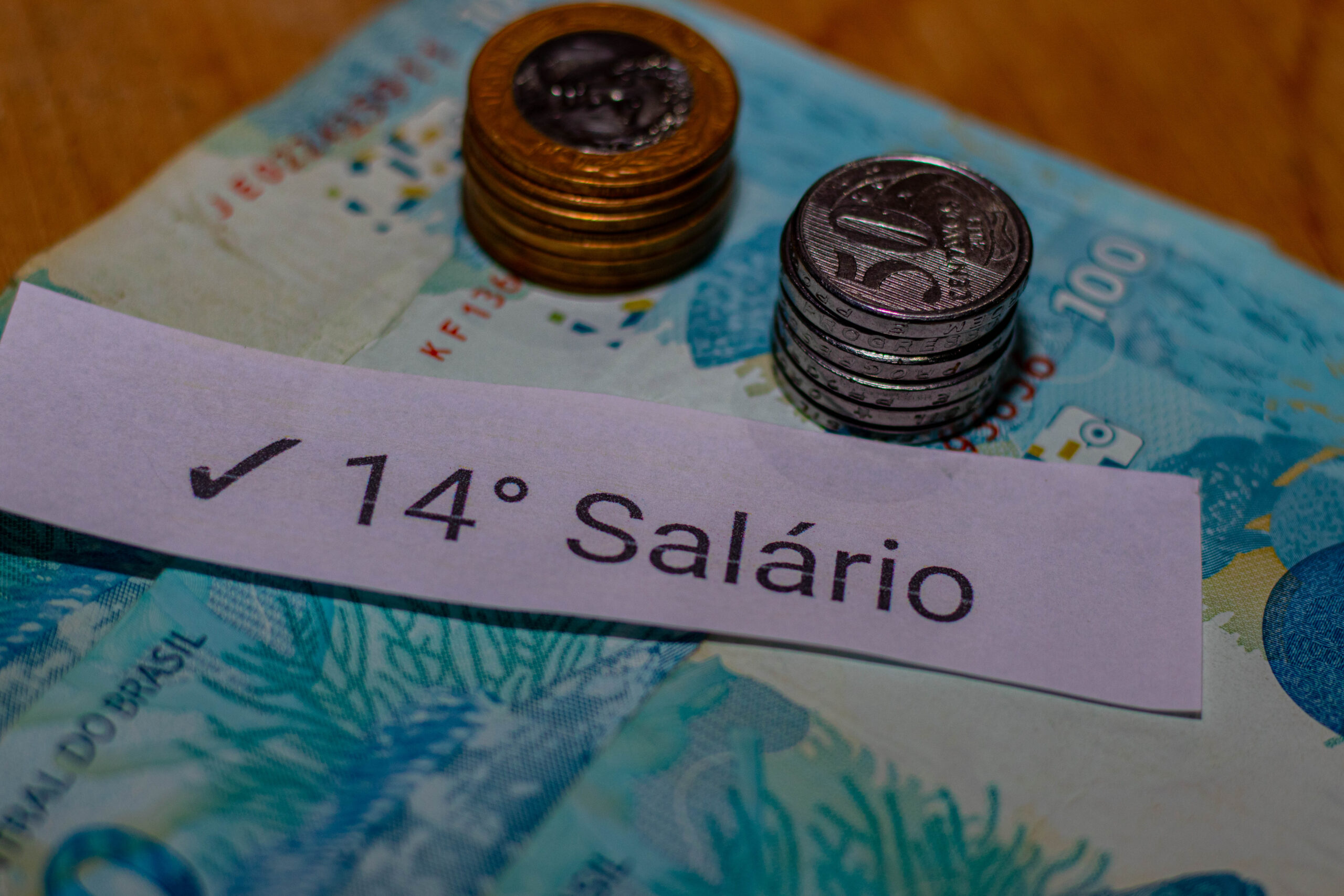 Debate sobre 14º Salário esquenta e segurados do INSS se ANIMAM; confira