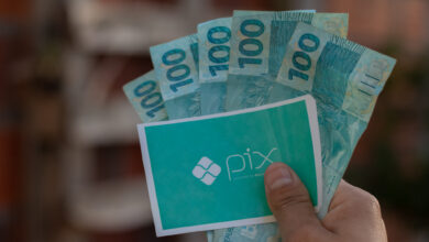 Governo confirma novas DATAS para repasse de R$ 1.600; Idosos também terão direito?