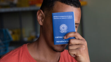 Procurando emprego? Estas são as ÁREAS que mais "TIRAM" pessoas do Bolsa Família