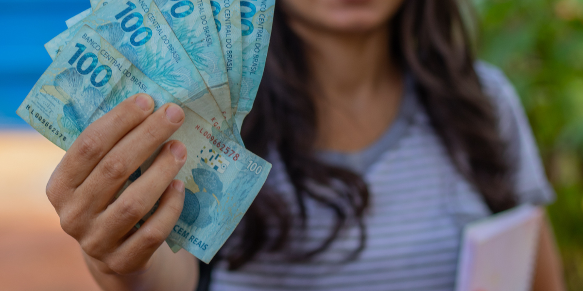Dinheiro extra na conta Governo libera novo auxílio de R$ 2.260 - veja se tem direito