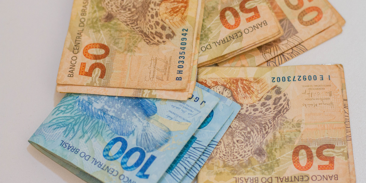 Dinheiro na conta Caixa libera saques de até R$ 3.000 - veja se você tem direito