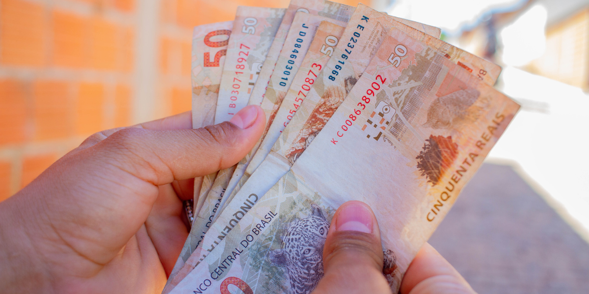 R$ 415 te esperando Caixa libera novo benefício para trabalhadores - veja se tem direito