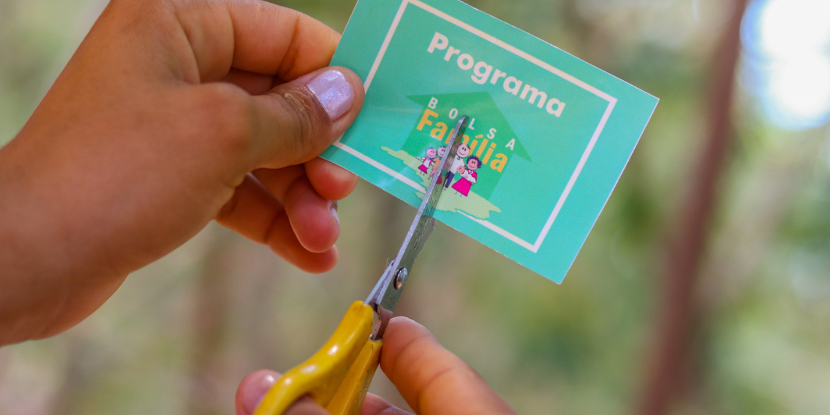 Bolsa Família corta 325 MIL beneficiários – veja se você está na lista