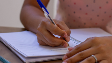 Cartão material escolar veja quem pode receber e como garantir o auxílio