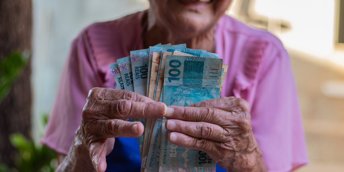 Dinheiro extra do INSS saiba quem tem direito aos atrasados e quando vai receber