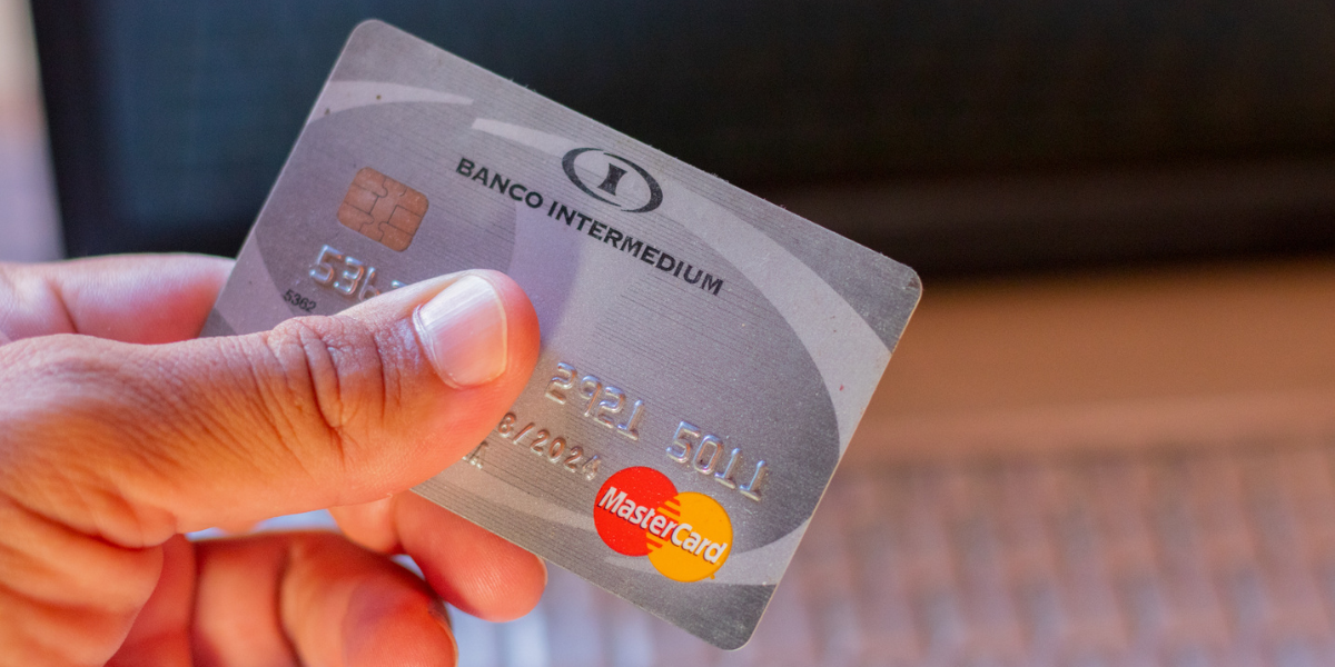 Clientes Mastercard agora ganham pontos ao usar transporte público – veja como aproveitar