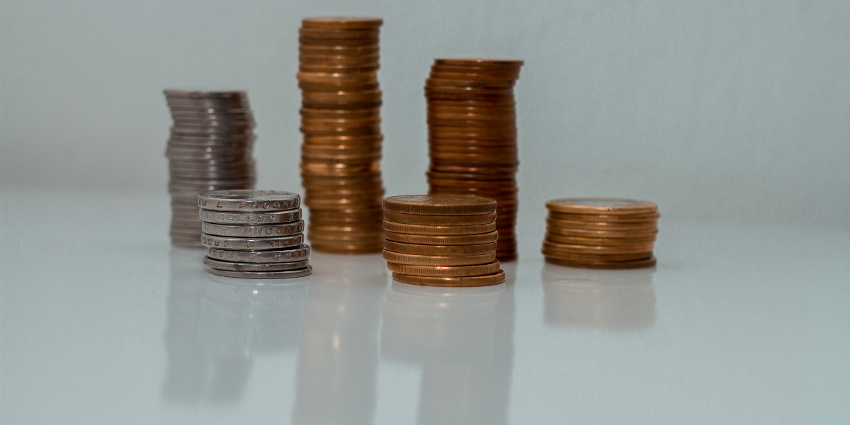Dinheiro extra! Reajuste de R$ 50 em auxílio do governo já está disponível - veja quem recebe