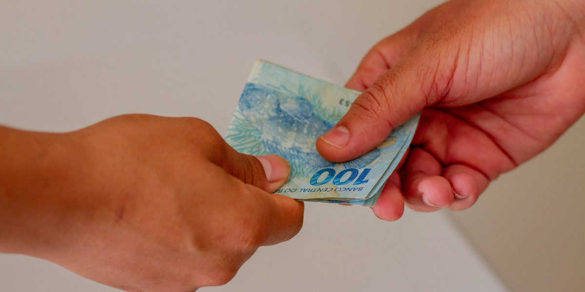 Dinheiro na conta! Saiba se você tem direito ao abono salarial de 2025