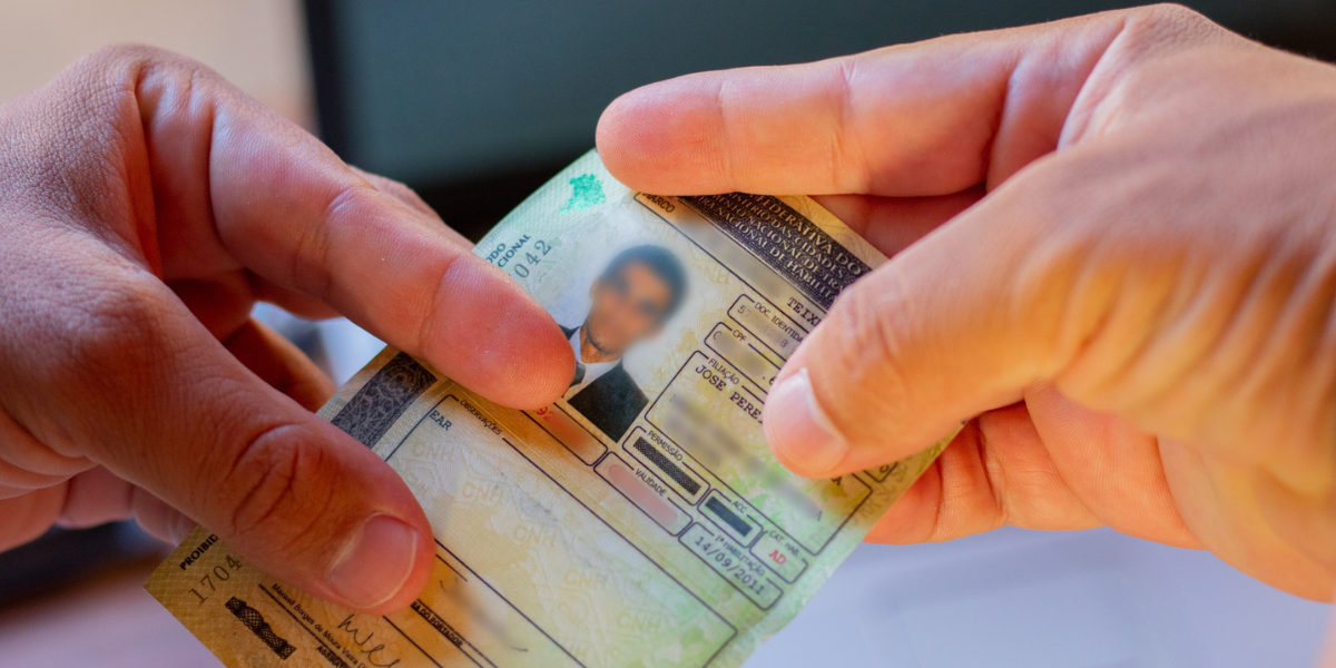 Maior de 18 anos Descubra como tirar sua CNH 100% GRÁTIS e sem complicações