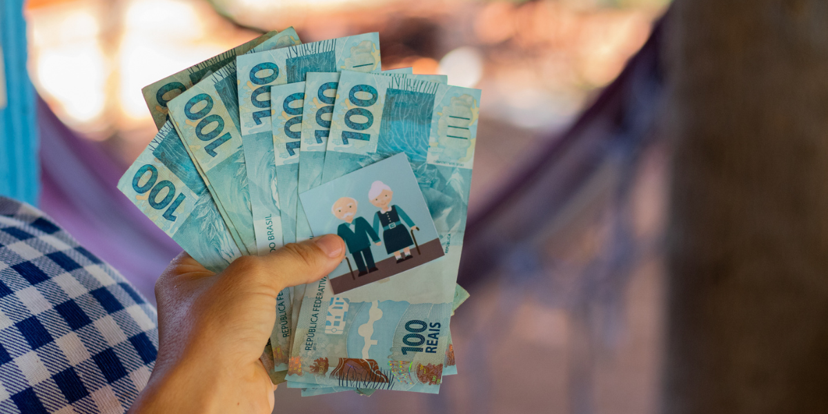 Quanto dinheiro um aposentado pode pegar emprestado Confira a tabela atualizada