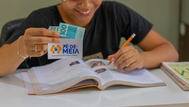 Os estudantes que vão receber o Pé-de-Meia já podem ficar animados: estão chegando!
