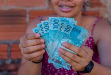 Se você mora sozinho, veja como ter acesso a diversos benefícios para ajudar.