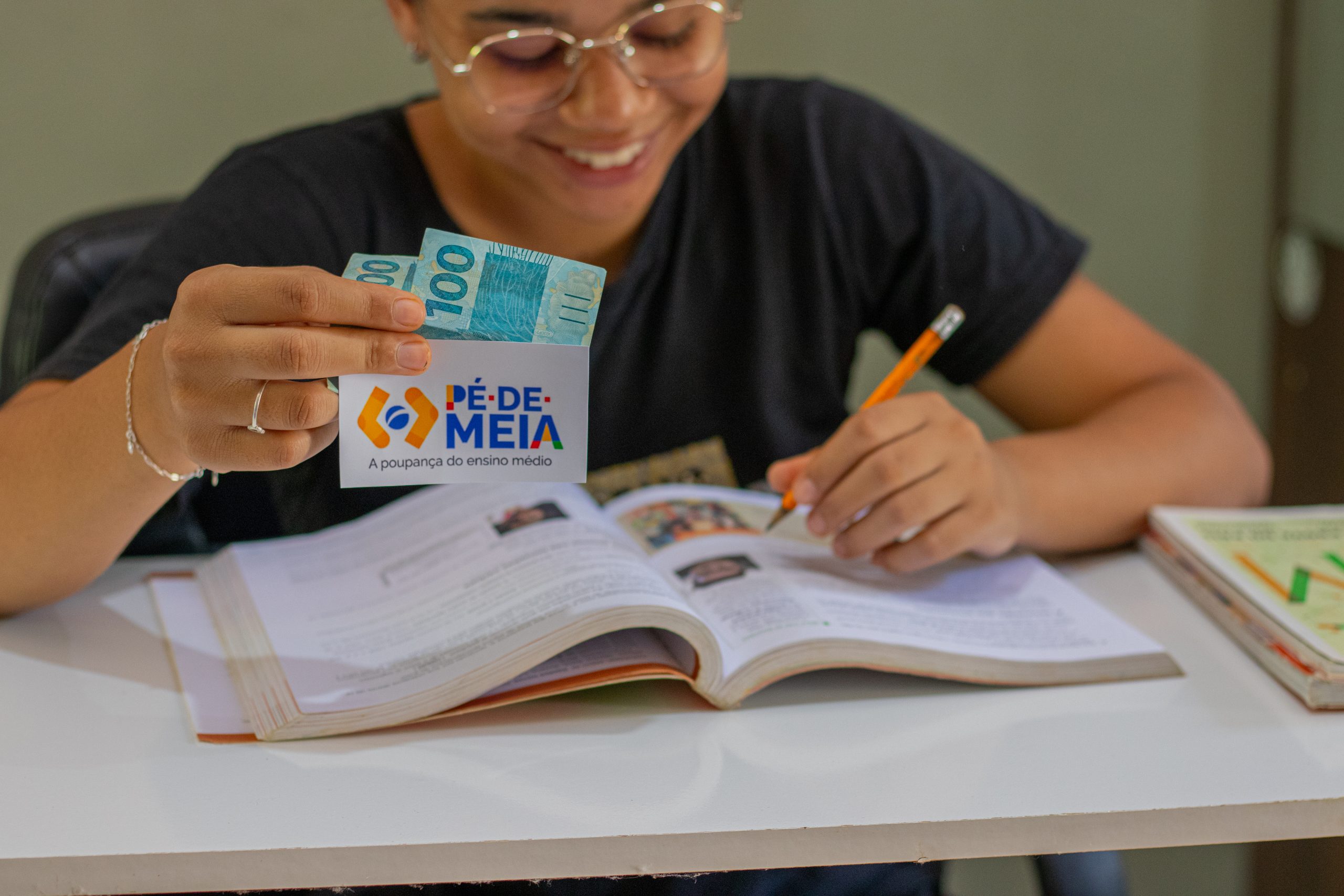 Se você é estudante, veja se está apto a participar do Pé-de-Meia.