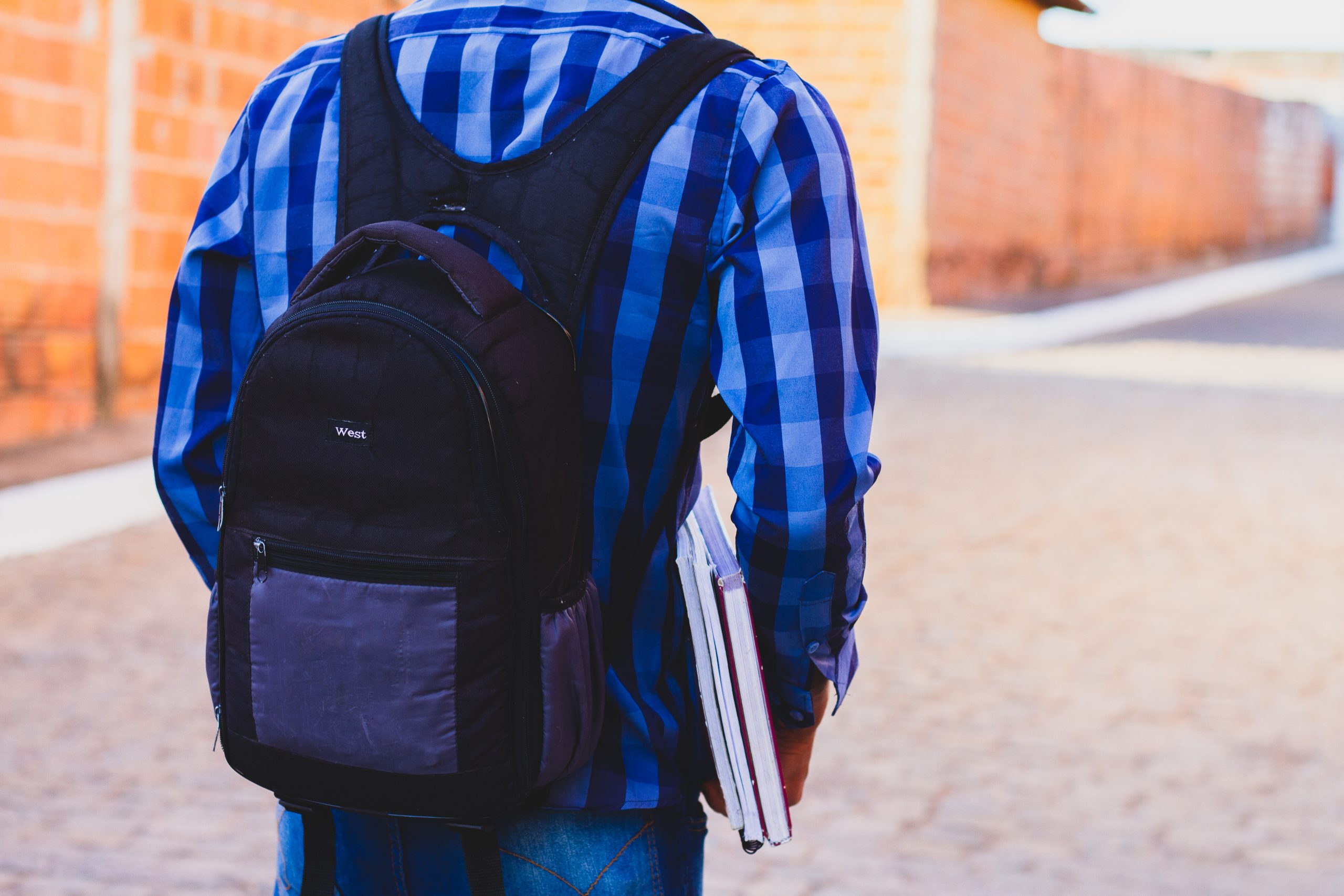 Se você é estudante, pode ter acesso a um benefício em dinheiro.