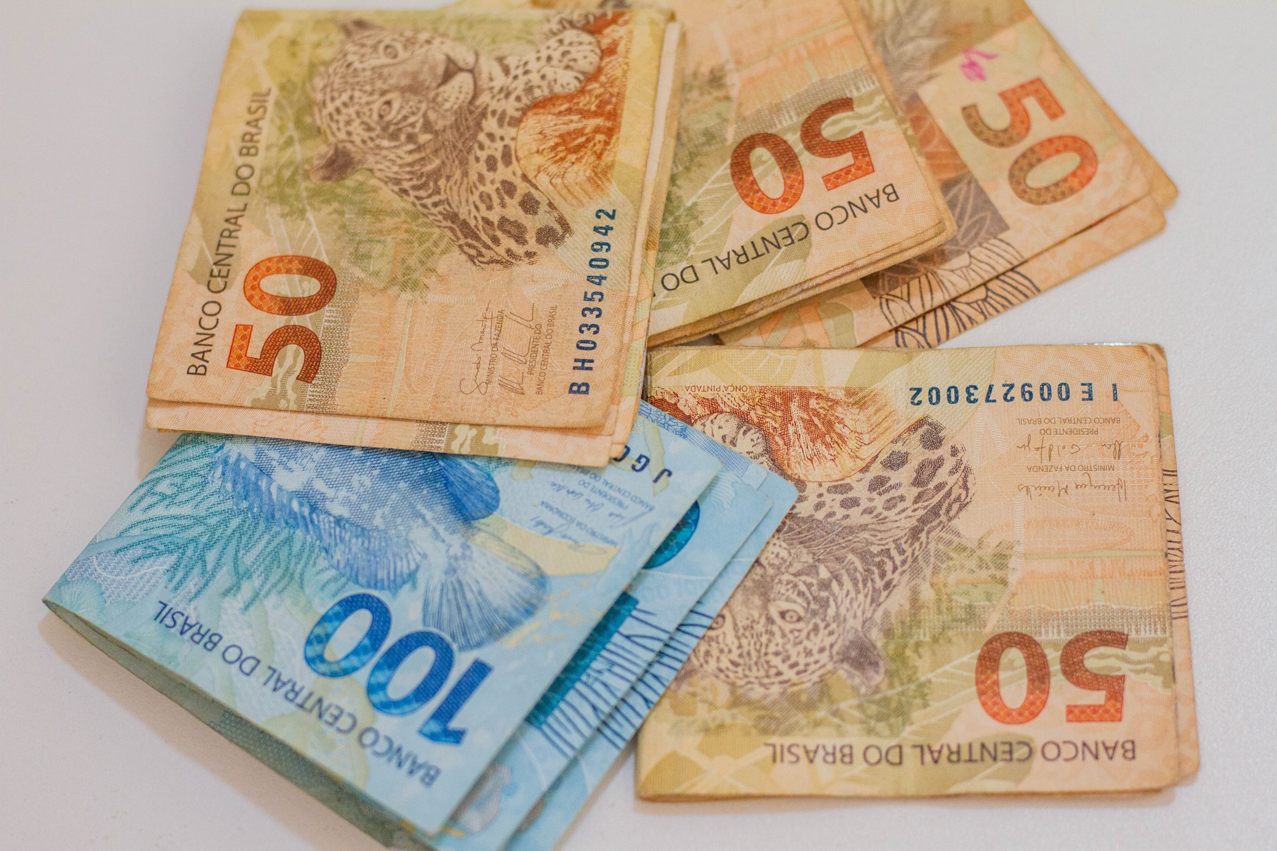 O governo está correndo para aprovar a votação do Orçamento, que afeta os benefícios de milhões.