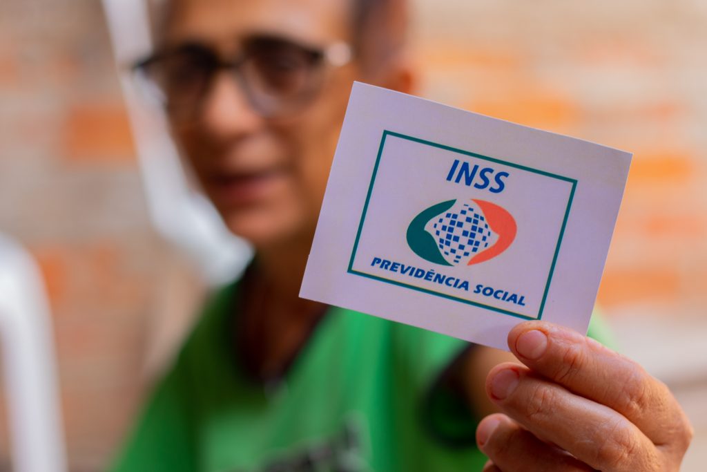 A antecipação da aposentadoria pode estar por um triz. Entenda o motivo da suspensão.