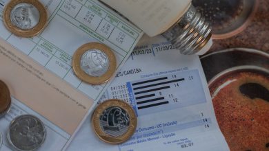 A conta de luz tende a aumentar conforme os meses passam devido à falta de chuvas.