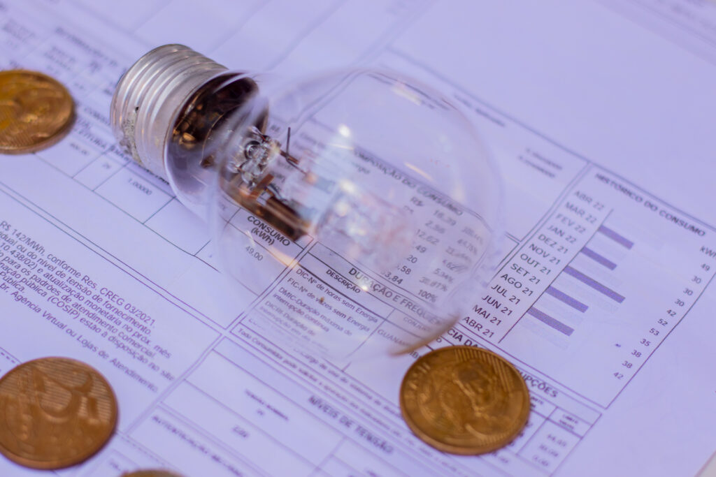 quem não quer ter problemas com a conta de luz vai precisar economizar.