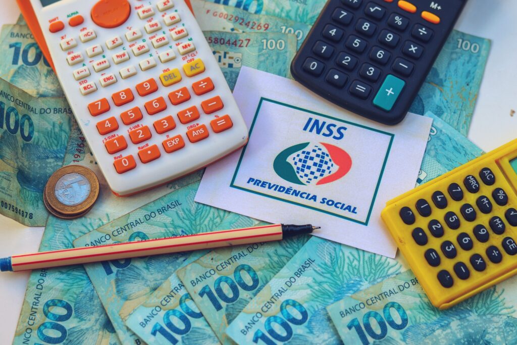 Quem quiser optar pela contratação de consignado deve ficar atento aos descontos indevidos.
