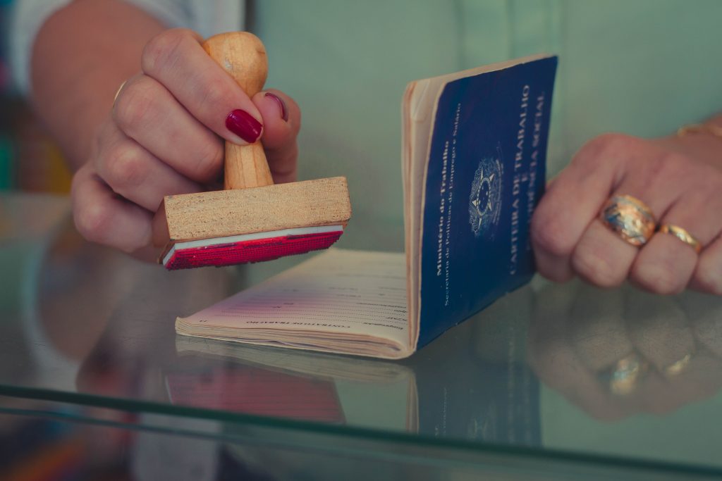 O fim da escala 6x1 vai trazer mudanças importantes para todos os brasileiros.