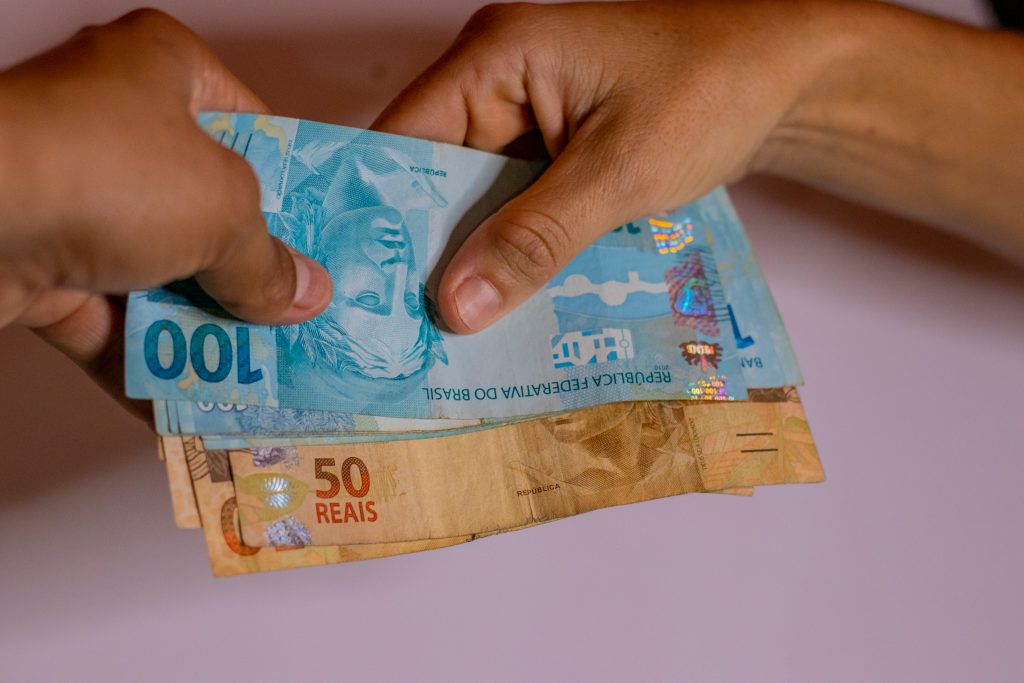 Se você cair no golpe do falso advogado, pode ter prejuízos enormes.