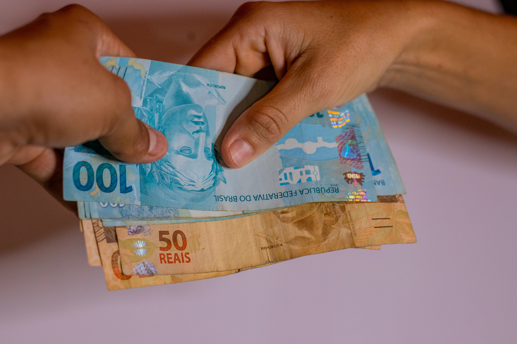 Se você cair no golpe do falso advogado, pode ter prejuízos enormes.