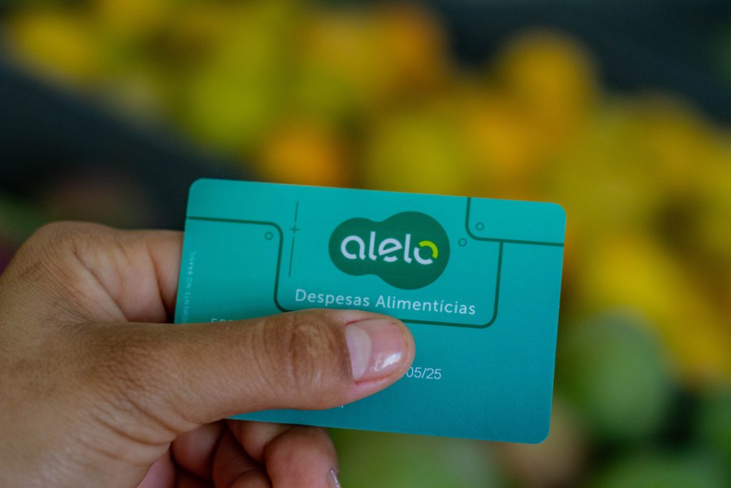 As taxas do vale-alimentação pesam na conta das empresas e dos trabalhadores.