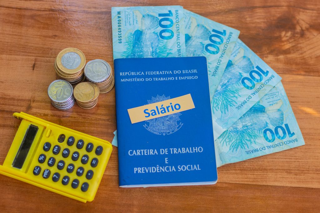 O quinto dia útil de maio está chegando. veja quando cai os pagamentos.