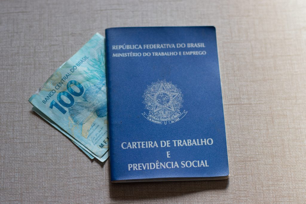 O feriado alterou a data do quinto dia útil de maio. Confira.