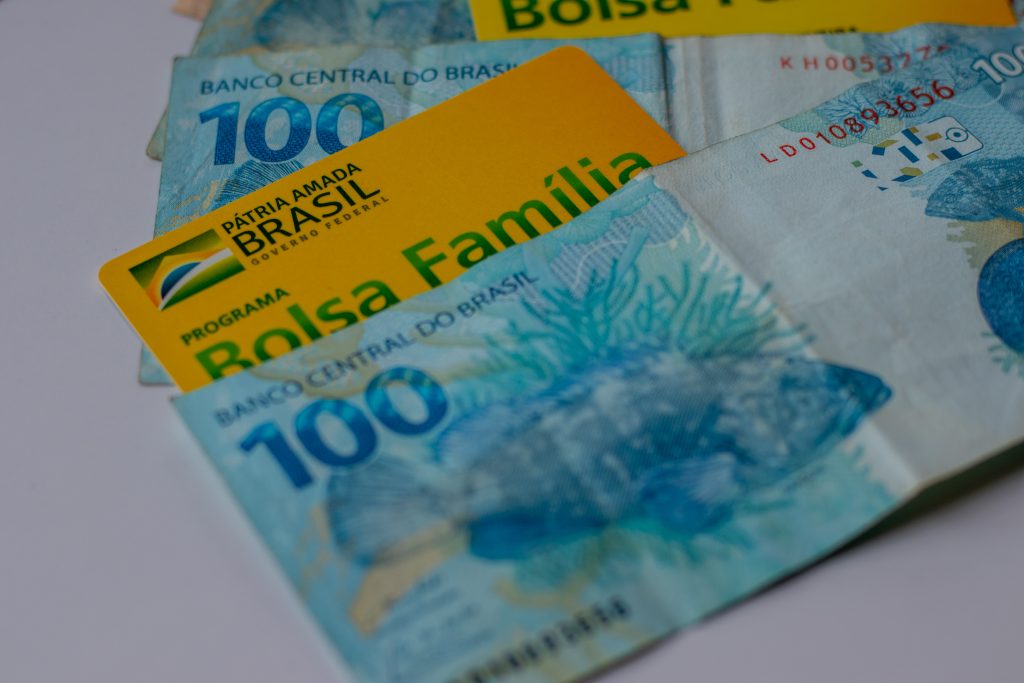 Veja como funciona a contratação do empréstimo do Bolsa Família.