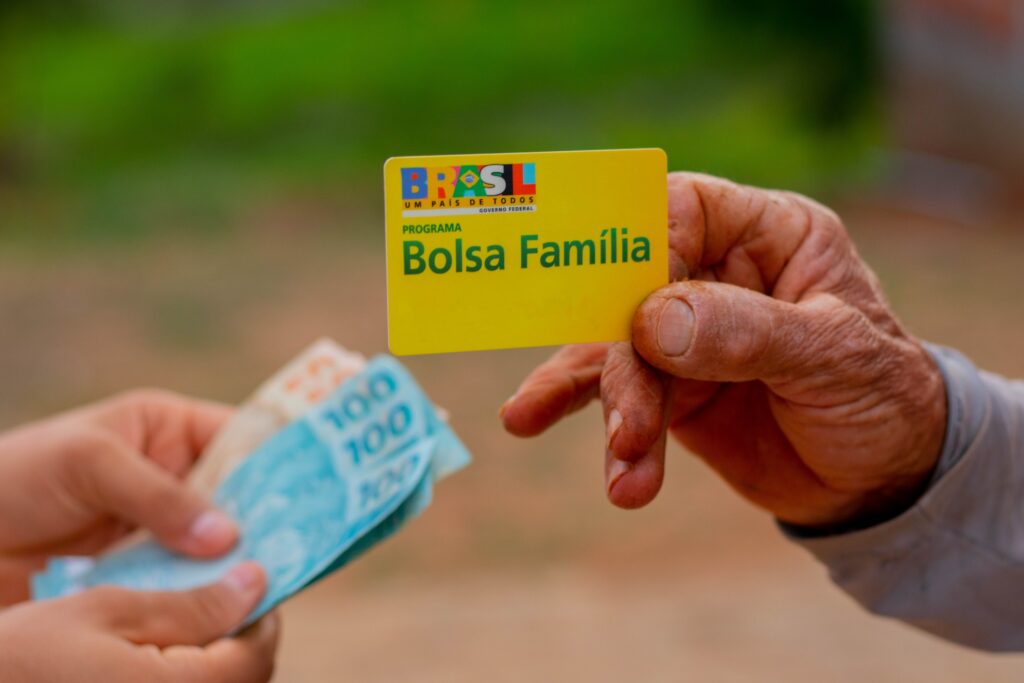 Se você recebe o Bolsa Família, veja se vai precisar cadastrar biometria.