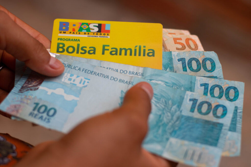 Se você recebe o Bolsa Família, veja se terá acesso ao extra de agosto.