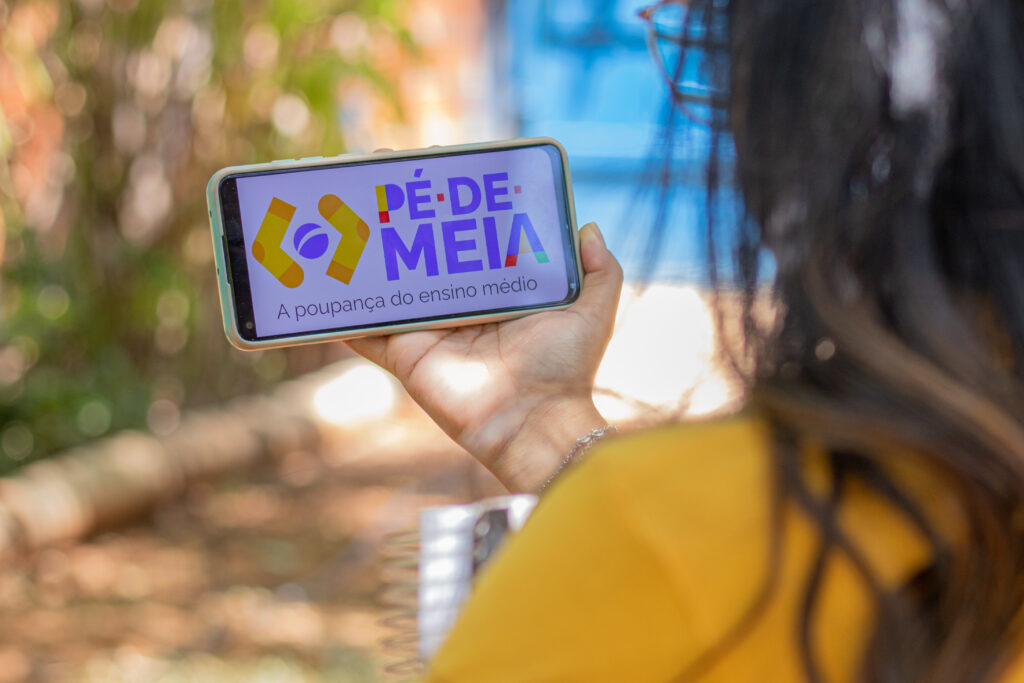Quem recebe o Pé-de-Meia já pode ficar atento às datas de pagamento do benefício.