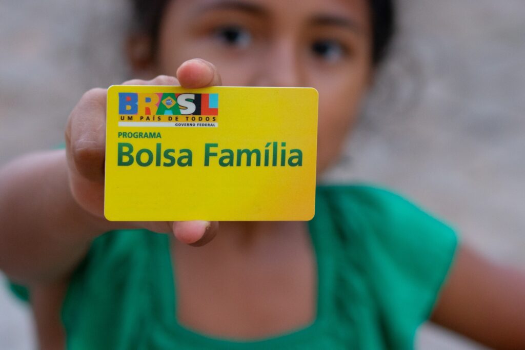 Se você é beneficiário do Bolsa Família, veja se recebeu o pagamento antecipado.