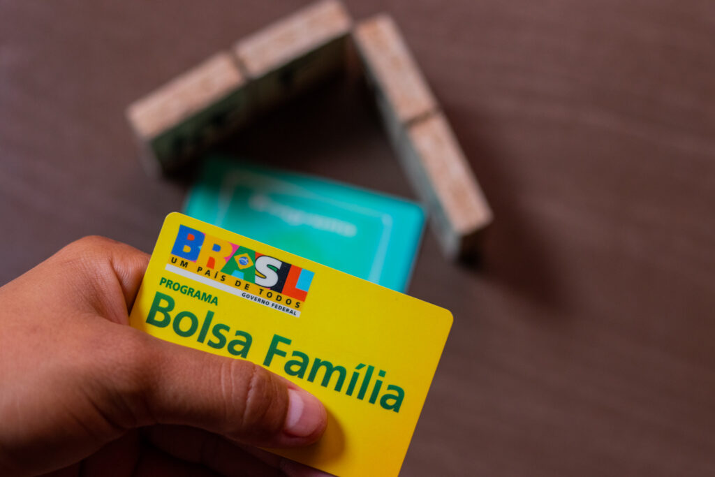Se você recebe o Bolsa Família, cuidado para não ser cortado no próximo mês.
