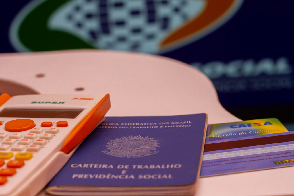 Se você é servidor público, saiba como funciona a possibilidade de conseguir duas aposentadorias.